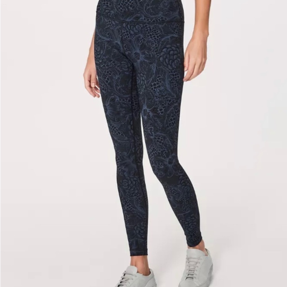 LuLulemon Wunder Under Navy Floral Mesh Trim Leggings Sz 4 - Picture 1 of 8